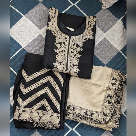 Elegant Black and Cream Embroidered Fabric Set - Picture 2 of 2